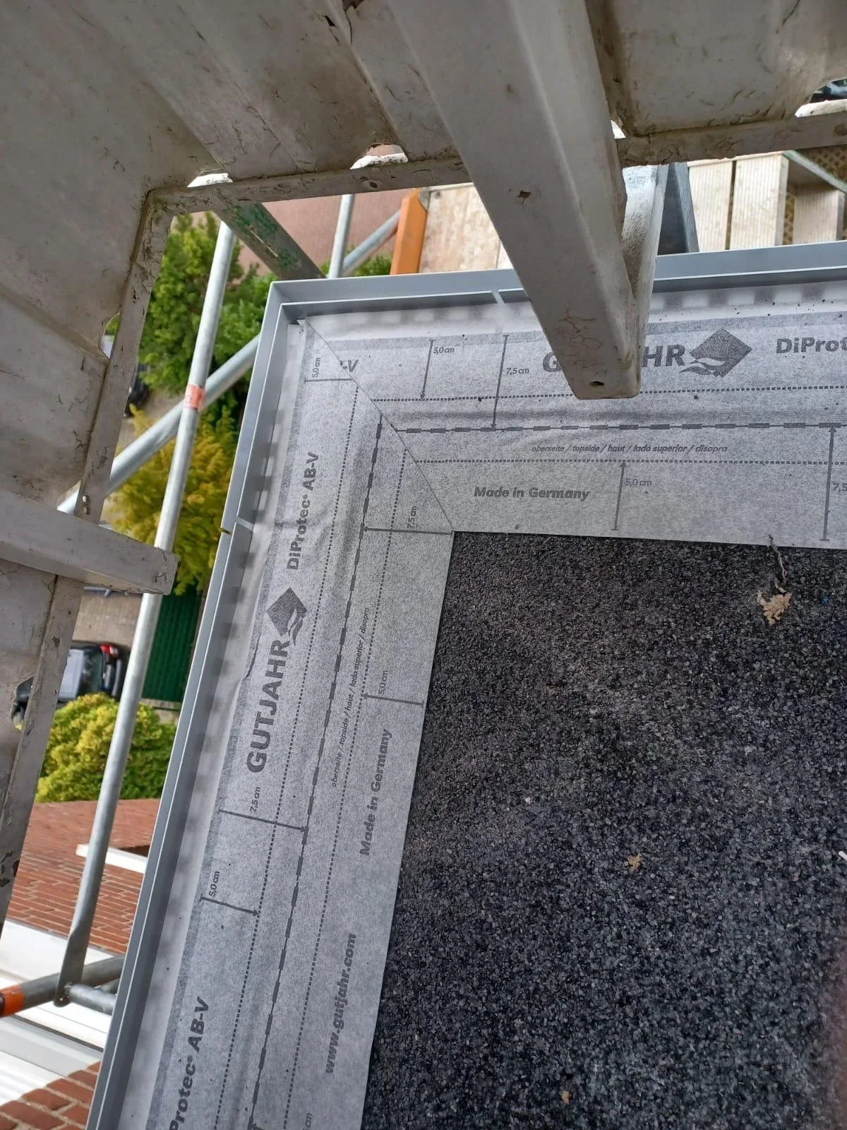 Balkonecke mit Gutjahr DiProtec AB-V Dichtband am Randprofil